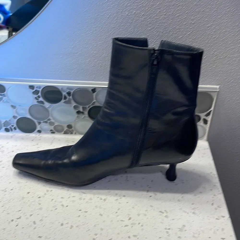 Stuart Weitzman Right Leather Boot Only - image 8